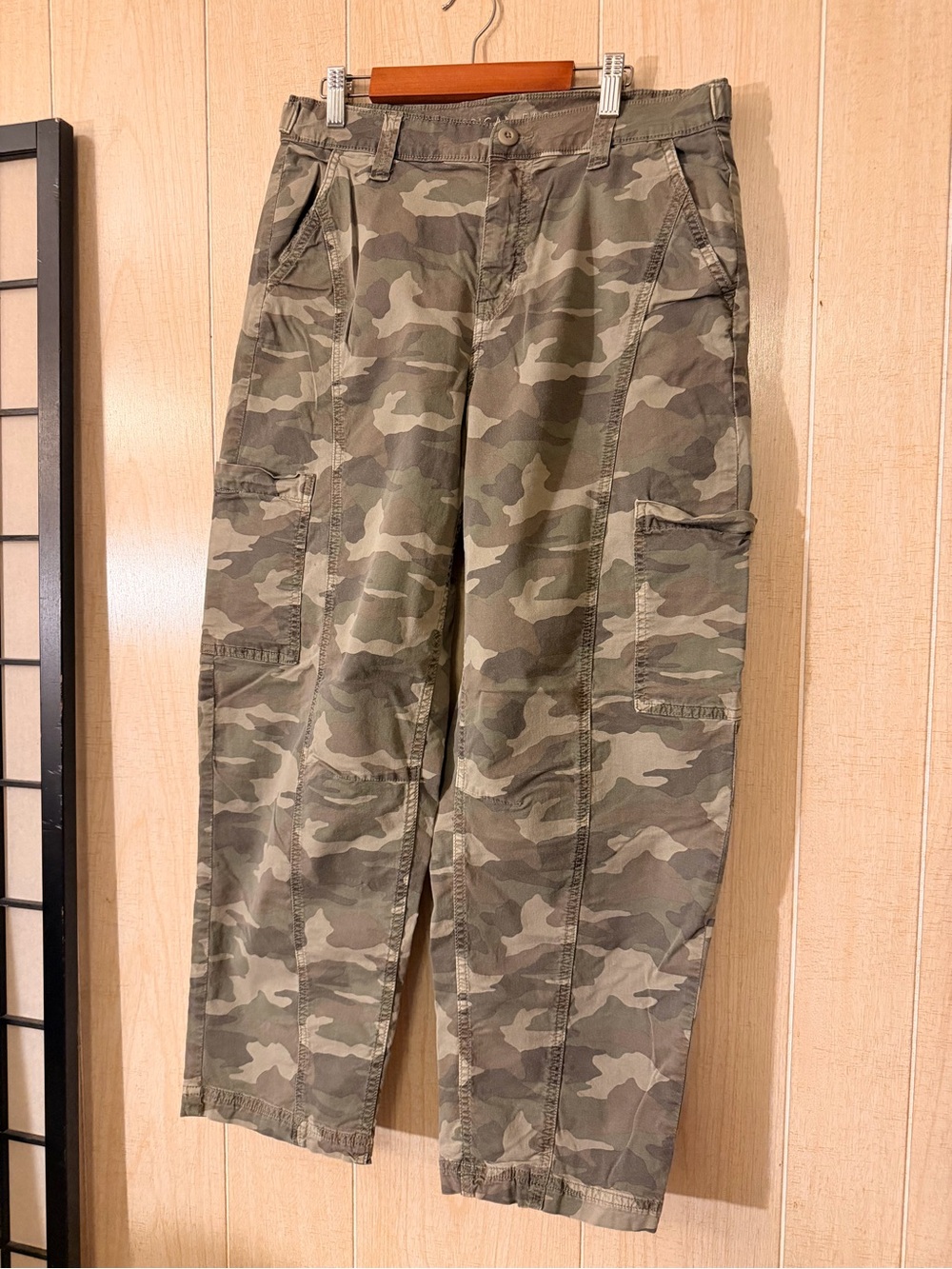 American Eagle Outfitters Women's Camo Cargo Pants - Olive Green